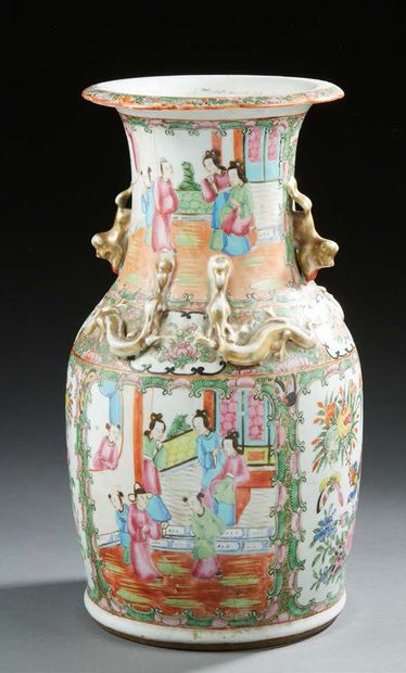 CHINE Baluster-shaped porcelain vase decorated in rose family enamels with palace...