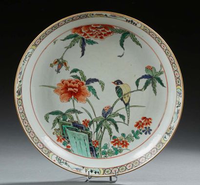 CHINE Large circular porcelain bowl decorated with enamels of the green family of...