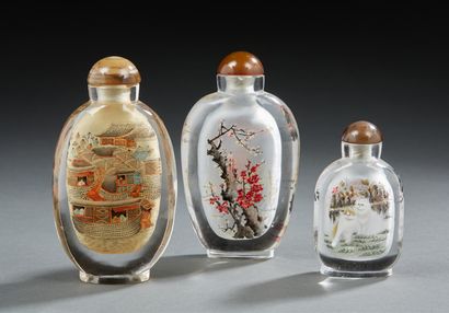 CHINE Ensemble de trois flacons tabatières à motif de paysages sous verre.
XXe siècle.
H....