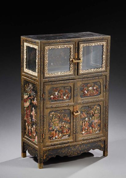 CHINE Small cabinet in gold lacquered wood on a black background opening on the front...