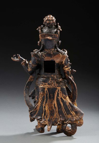 CHINE Grande figurine en bronze à patine brune et dorée représentant un Dieu du panthéon...