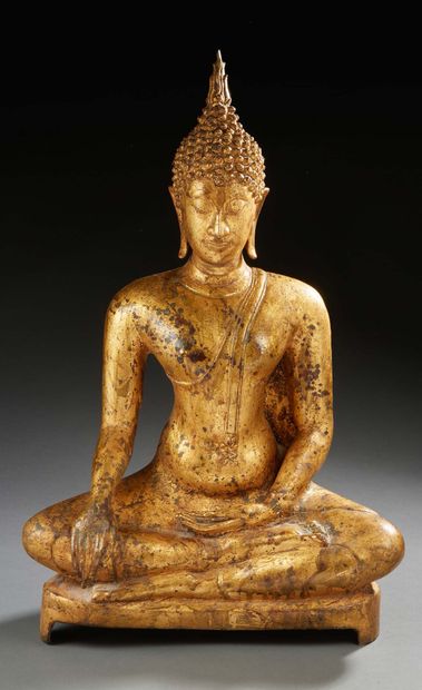 ASIE DU SUD EST (THAILANDE) Bouddha assis en position du lotus en bronze laqué doré,...