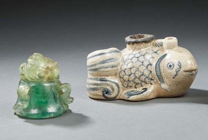 CHINE et VIETNAM Lot consisting of an agate lid, a blue-scaled cracked ceramic fish...