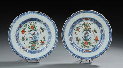 CHINE Two circular plates decorated in blue and enamels of the green family of prunus...