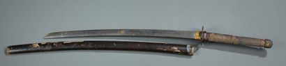 JAPON Saber, shagreen handle and openwork tsuba.
19th century.
Total length: 86 cm
Blade...