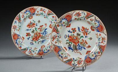 CHINE Two circular porcelain plates decorated in polychrome with flowers and precious...