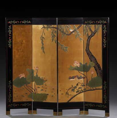 JAPON Lacquered screen on golden background.
H.: 190 cm
Length of one leaf: 50.5...