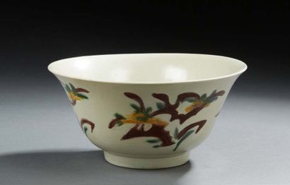 CHINE Circular porcelain bowl with incised decoration of flowering branches and rocks...