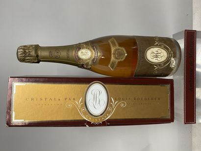 null 1 bouteille CHAMPAGNE CRISTAL DE ROËDERER En boîtier 1994 Contre étiquette import...