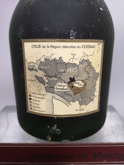 null 1 flacon 70 Cl Vieux COGNAC de Petite Champagne "Hors d'Age" - Château MONTIFAUD...