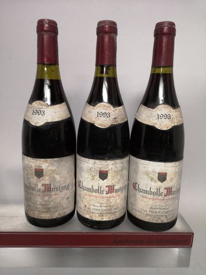 null 3 bouteilles CHAMBOLLE MUSIGNY - ODOUL COQUARD 1993


Etiquettes tachées et...