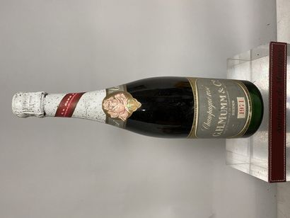 null 1 bouteille CHAMPAGNE Rosé G.H. MUMM Co 1971


Etiquette légèrement tachée.