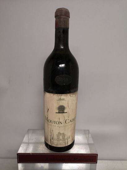 null 1 bouteille MOUTON CADET Bordeaux 1958


Etiquette tachée. Haute épaule.