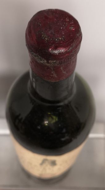 null 1 bouteille Château LATOUR - 1er GCC Pauillac 1946


Etiquette légèrement tachée....