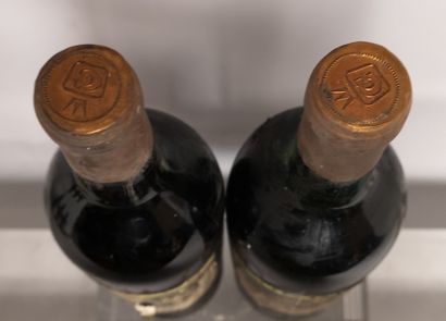 null 2 bouteilles Château MEYNEY - Saint Estèphe 1954


Etiquettes tachées et abîmées....
