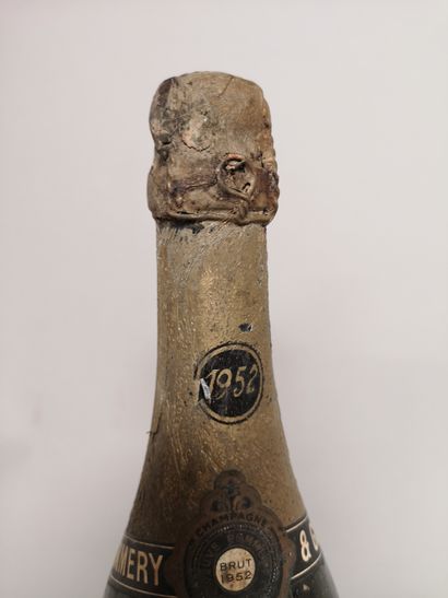 null 1 bouteille CHAMPAGNE POMMERY "brut" 1952


Niveau à 1,5 cm sous la coiffe....