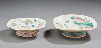 CHINE Deux coupelles en porcelaine décoré en émaux de fleurs et insectes.
Vers 1900.
Dim....
