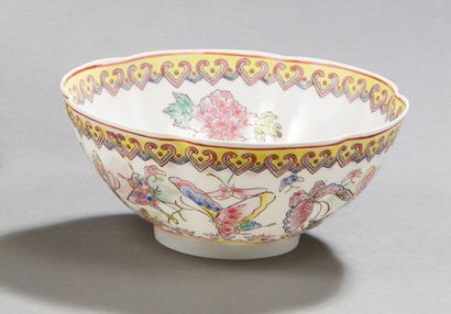 CHINE Petite coupe en porcelaine coquille d'oeuf.
H. : 6 cm - Diam. : 12 cm