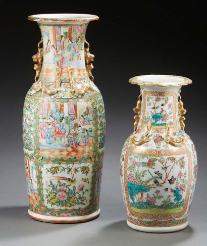 CHINE Grand vase en porcelaine de forme balustre, décoré en émaux polychrome de Canton...