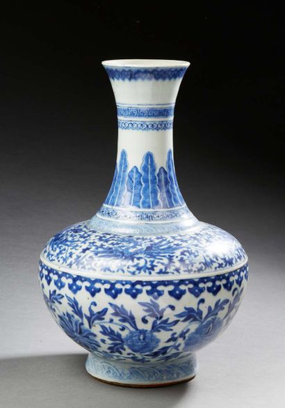 CHINE A porcelain vase of baluster form with a flared neck, decorated in blue underglaze...
