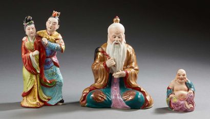CHINE Ensemble de trois statuettes en porcelaine polychrome.
Travail moderne.
H....