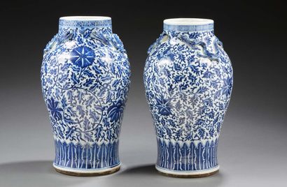 CHINE Pair of porcelain vases of baluster form with foliage.
XIXth century.
H. :...