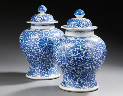CHINE A pair of small covered porcelain vases of baluster form, decorated in blue...
