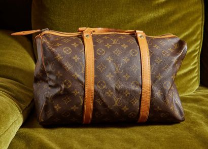 LOUIS VUITTON Petit sac Keepall en toile Monogram et vache naturelle Bon État d'...