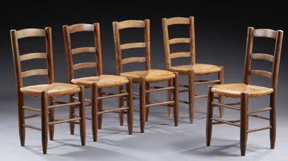 Charlotte PERRIAND (1903-1999) 
Suite de cinq chaises modèle n°19 en hêtre et paille...