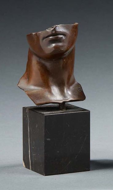 Igor MITORAJ (1944-2014) 
Portrait d'homme
Sculpture en bronze à patine brune
Signée...