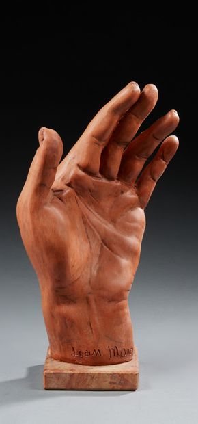 Jean MARAIS (1913-1998) 
Sculpture en terre cuite figurant une main
Signée «Jean...