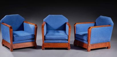 TRAVAIL 1930 
Suite de trois fauteuils à structure en bois exotique
Garniture recouverte...