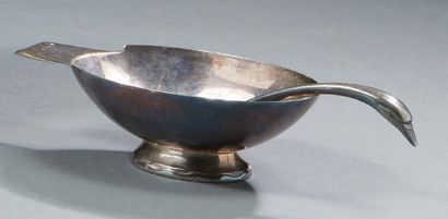CHRISTIAN FJERDINGSTAD (1891-1958) Saucière et sa cuillère en métal argenté
Signée
H...