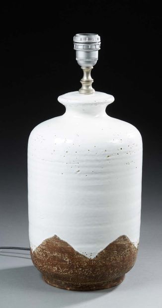 TRAVAIL 1970 
Pied de lampe en céramique émaillée blanche
H : 36 cm