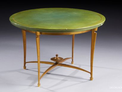 Travail 1940-1950 
Table basse circulaire plateau en bois laqué vert et piètement...