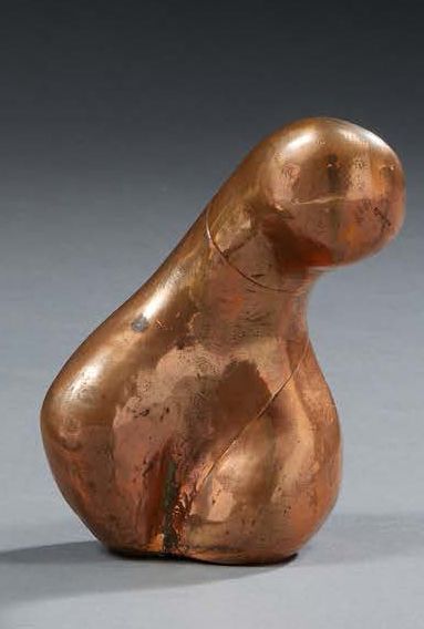 EMMA DE SIGALDI (1910-2010) 
Sculpture en métal cuivré
Signée
H : 16 cm