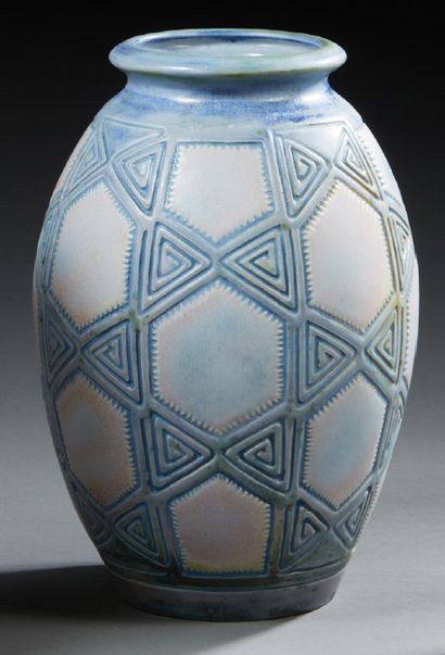 MOUGIN NANCY Vase de forme ovoïde à col ourlé en grès à couverte émaillée bleu et...
