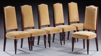 MAURICE JALLOT, dans le goût de Suite de six chaises en hêtre teinté
Garniture recouverte...