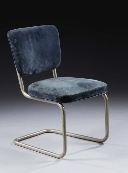 Travail français 1950 
Chaise moderniste à structure en métal tubulaire courbé
Garniture...