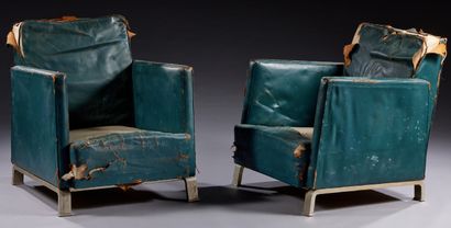 TRAVAIL MODERNISTE Paire de fauteuils, structure en bois, piètement en métal
chromé,...