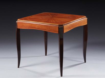 Christian KRASS (1868-1957) 
Table à jeu en placage de palissandre à plateau carré...