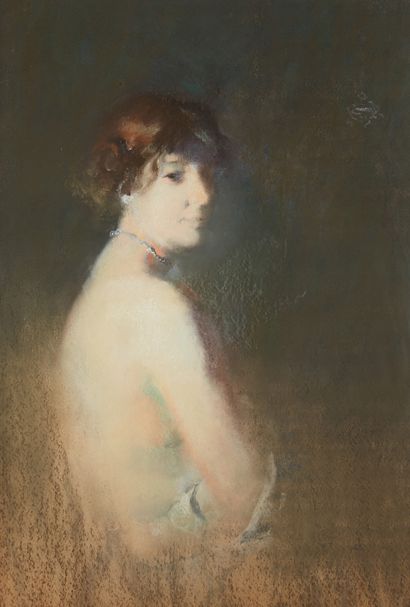 Ecole Française 1900 Elegant woman with necklace
Pastel on cardboard
62 x 42 cm