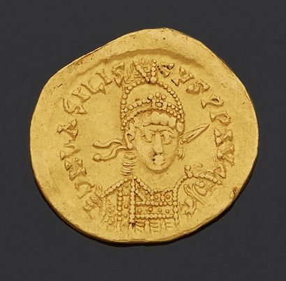 null BASILICUS (475-476)
Solidus. 4,44 g.
Son buste de face. R/ Victoire à gauche.
R.I.C....