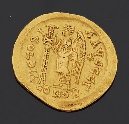 null BASILICUS (475-476)
Solidus. 4,44 g.
Son buste de face. R/ Victoire à gauche.
R.I.C....