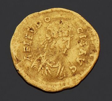 null EUDOCIA, ÉPOUSE DE THÉODOSE II Trémissis. 1,45 g. Constantinople.
Son buste....