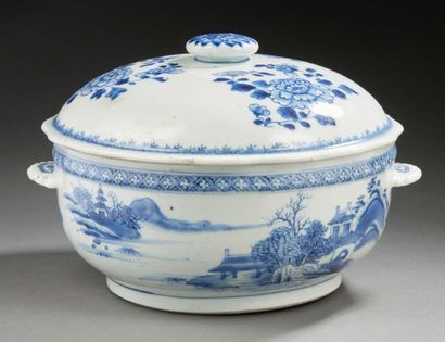 CHINE Porcelain circular covered tureen decorated in blue underglaze with a lacustrine...