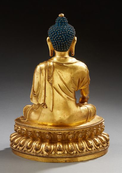 ART SINO-TIBETAIN 
Grande figurine en bronze doré représentant un Bouddha Amitayus...