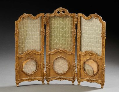 null MINIATURE FRAME with three chased and gilded bronze leaves that can be used...