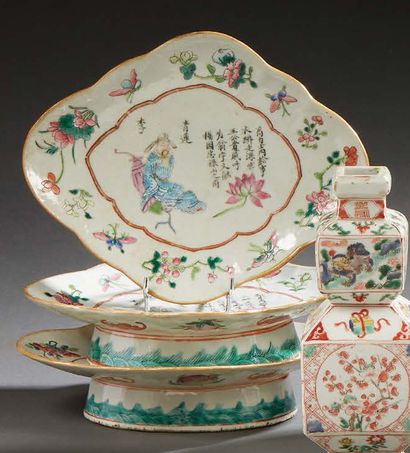 CHINE Three oblong porcelain trays decorated in famille rose enamels with poetic...
