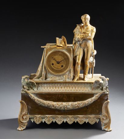 null PENDULE en bronze ciselé représentant Napoléon à la lecture.
Ornementation de...